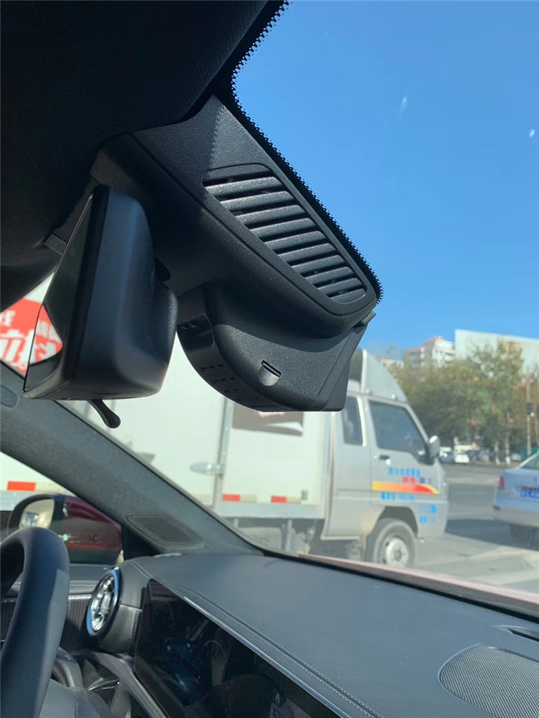 奔驰新A系记录仪 专用隐藏式记录仪 带停车监控功能 24小时监控您的爱车